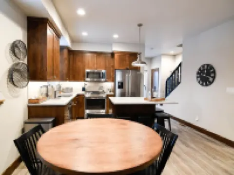 THE MCCALL HIDEAWAY - Cozy Downtown Retreat Hotels in McCall