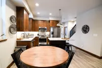 THE MCCALL HIDEAWAY - Cozy Downtown Retreat