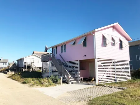 Little Pink Cottage OBX - 50 steps to your Private Beach Access!