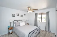 Entire - Pristine & Modern Condo