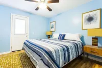 Gulf View Condo with Pool & Grills. Minute walk to Beach. Pet-Friendly!
