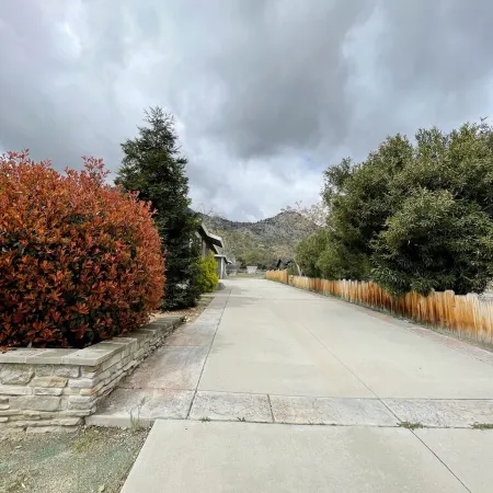 BEAUTIFUL, REMODELED HOME WITH EASY ACCESS TO LAKE AND RIVER - PET FRIENDLY