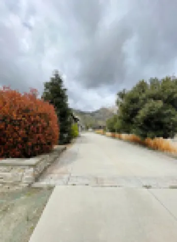 BEAUTIFUL, REMODELED HOME WITH EASY ACCESS TO LAKE AND RIVER - PET FRIENDLY