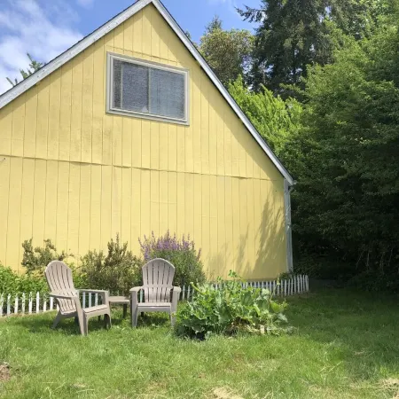 Charming Vashon Island Cottage - Just 3 minutes from the ferry.
