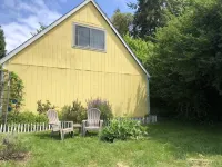 Charming Vashon Island Cottage - Just 3 minutes from the ferry. - 3-Star
