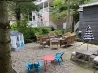 Webster Cottage - 1 minute walk to beach!