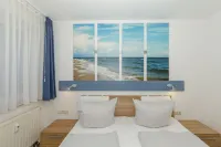 Apartment near the beach at the marina