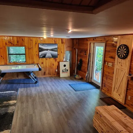 Busse's Roost Cozy Mountain Home