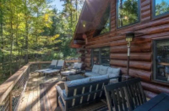 Hot Tub_Waterfront_King Beds_Fast WiFi_Cozy Log Cabin in Eagle River