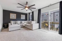 Elegant New Home Near Lakes - Relax & Unwind! Hotels in McHenry