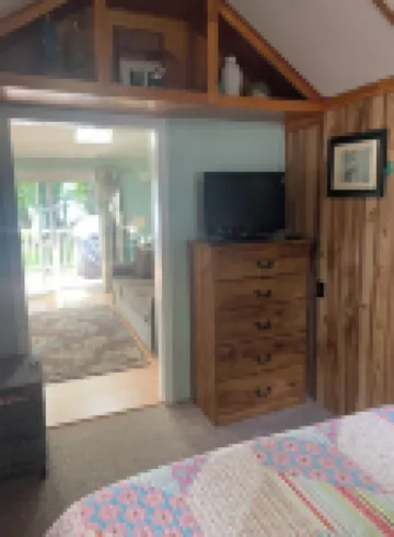 Lakefront Cozy Cottage