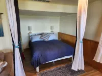 Serene Sunsets - Warm and Cozy Basement Suite