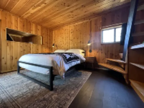 Secluded A-frame Cabin in Idyllwild on 8 acres / 4 miles from Town / Sleeps 6