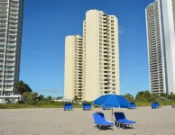 Phoenix Towers Condo on the Ocean with Private Beach, Pool and other Accessories