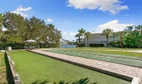 Steps to Pool & Pickleball • Naples Resort 2Br Near Golf & Beaches - 4-Star