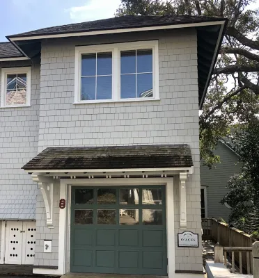Renovated Luxury home Sumner’s Crescent Walk to Mikes Bites, E. Beach & Shoal’s