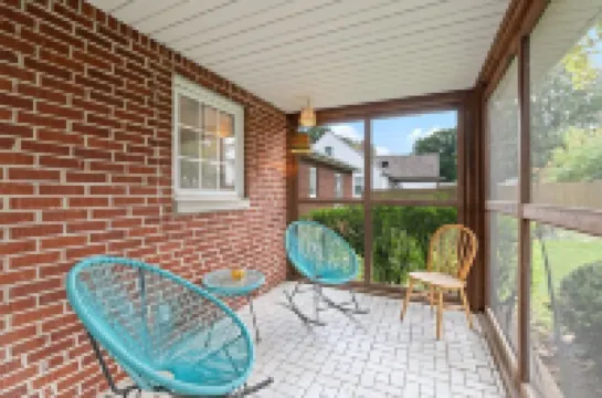 Mid Century ranch central to everything!