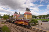 Mountain Chalet -Storyland & Outdoor Fun Awaits! Hiking, Golf, Shopping, Dining!