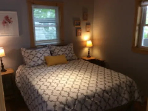 Waneta Lakeside Cottage