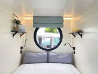 welcome on board - houseboat holidays in Hamburg Billtalstadion附近的飯店