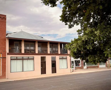 Marfa House Pinto Canyon, in the Center of Marfa