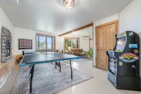 Private, Ocean View Cabin Close to Onp; Hot Tub/Game-Room