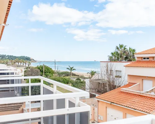 Canción de mar Hotels in Creixell