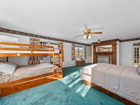 Mountainside Home In North Conway. Incredible Views, Hot Tub, Pets Allowed