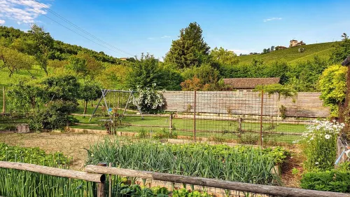 A vacation in the midst of nature just a stone's throw from Alba?