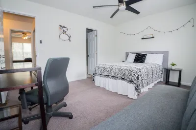 Sweet Home 10 Minutes From KSU Hotels near Whitaker Park