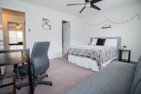 Sweet Home 10 Minutes From KSU