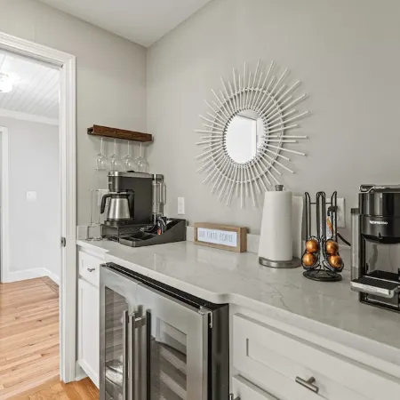 Ocean View Family Home, Game Room, Walk to Beach & Nubble Lighthouse!