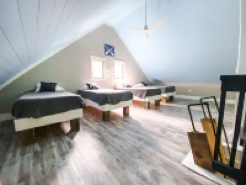 Family Friendly Newfound Lake Home, Sleeps 10, Pool Table, Kayaks & Paddleboards Hotels in Bristol