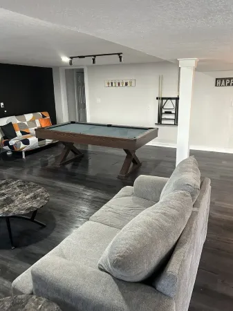 7 Bedroom 5 Bath 4500+ Square foot w/ Pool Table Отели в г. Платт Вудс