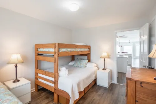 "Making Waves" Oceanfront/Pet Friendly/Less then 10 Steps to Beach off deck!