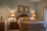 1st Floor Condo, sleeps 6-8, Bahama Bay R Spa, 4 pools w/Jacuzzis, Wildlife.