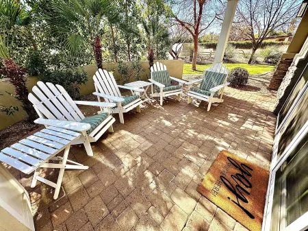 Spacious Arcadia Bright and Cheery House