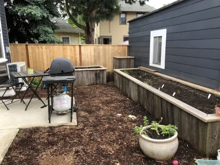 Bright and Open Modern Northeast Montavilla ADU Отели рядом с достопримечательностью «Mount Tabor Park»