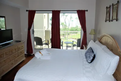 BEAUTIFUL OCEANFRONT VILLA - BIG-SCREEN TV - NEWLY PAINTED - HIGH-END MATTRESS