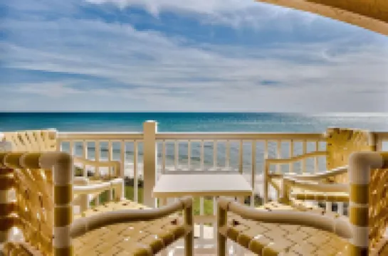 Expansive view of gulf from 2 balconies on private beach - steps from the sand!