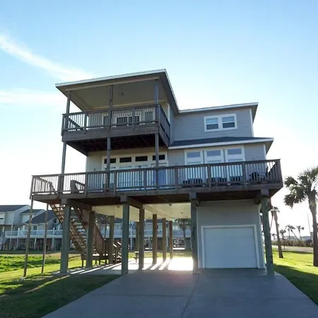 Pirates Beach - Chez Antoine - Beautiful, Four Bedroom, Three Bath