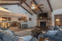 Beautiful Mountain Getaway - Best Deck in the Mountains.