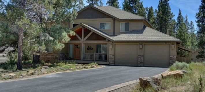 Premier Luxury Home with 7 Br/7.5 BA, Hot Tub, Game Room, Sharc Passes, A/C Hotels in Sunriver