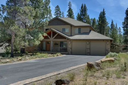 Premier Luxury Home: 7 BR/8 BA/Hot Tub/Game Room/Free Nights/Level 2 EV Charging