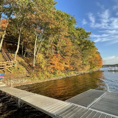 Stunning Sunrises from spacious Big Round Lake Cabin