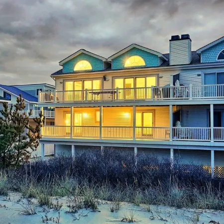 Million Dollar BeachFront 182 Five Star Great Winter Getaway! Отели в г. Си Айл Сити