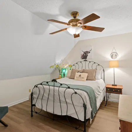 Cozy Cabin 3.5 min from Sportman's!