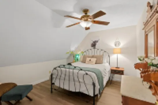 Cozy Cabin 3.5 min from Sportman's!