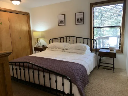 Skyliner Chalet ~ Heart of Sunriver ~ Hot Tub ~ AC ~SHARC Passes