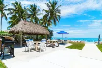 Private Tropical Beach-White Sand, Crystal Clear water! Pool WIFI It's Loaded! 키콜로니 비치 호텔